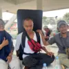 Keterbatasan fisik tidak menjadi penghalang bagi Endar, seorang musisi asal Karawang, untuk mengejar mimpinya