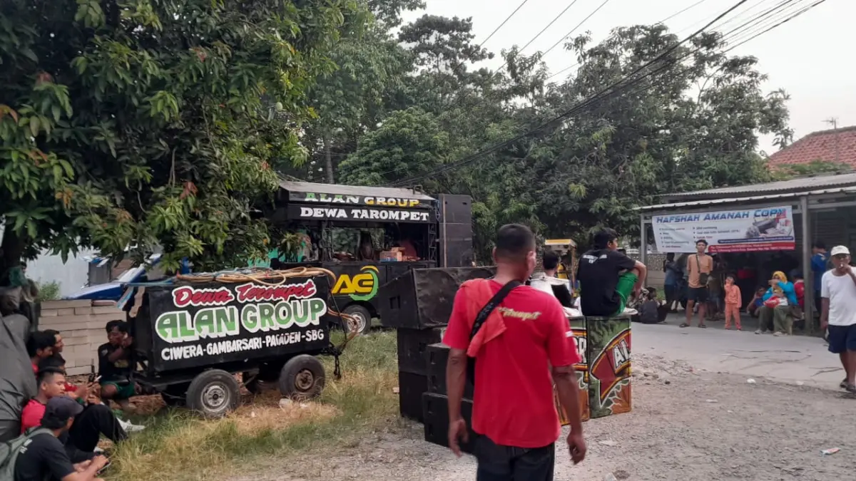 Polisi Selidiki Tragedi Tiga Kru Sisingaan Tewas Kesetrum Saat Arak-arakan Khitanan di Cikarang Polres Metro Bekasi masih menyelidiki penyebab pasti insiden tersengat listrik yang menewaskan tiga kru keseni