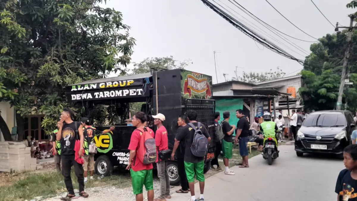 Kru Sisingaan Asal Subang Tak Miliki Firasat Sebelum Tragedi Kabel Listrik di Cikarang Tragedi tersengat listrik yang menimpa rombongan kesenian sisingaan dan odong-odong Alan Grup Dewa Tarompet