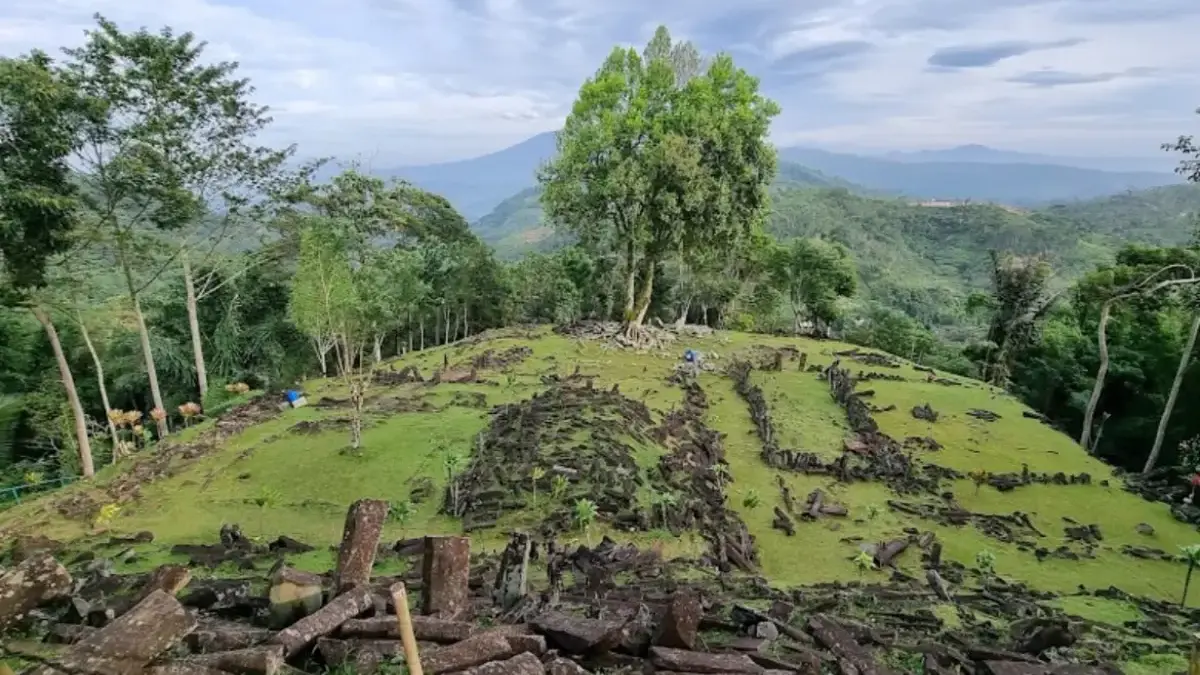 Siapa Sebenarnya Leluhur Orang Sunda? Ini Fakta Sejarah yang Jarang Diketahui Situs megalitik Gunung Padang di Kabupaten Cianjur