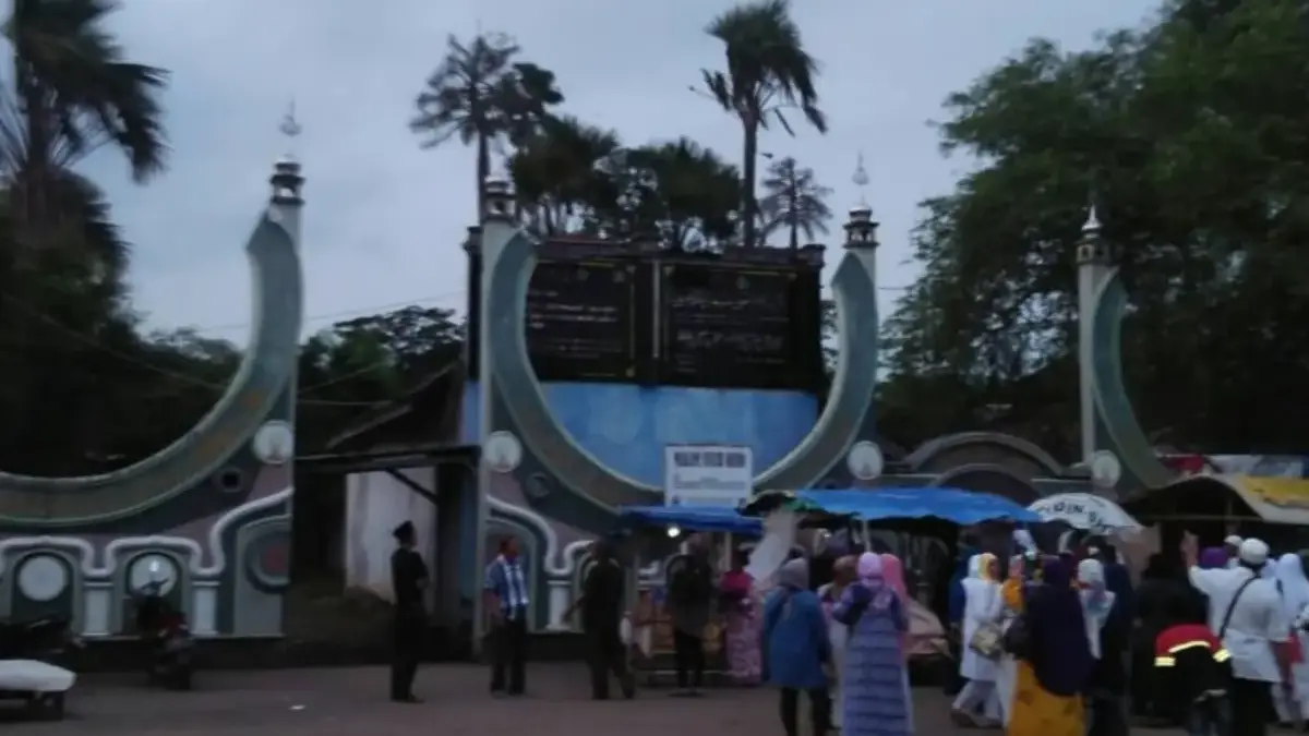 Komplek Makam Syekh Quro Pulobata Lemahabang