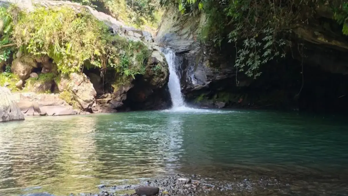 Curug Masigit Subang Punya Kolam Sedalam 10 Meter dan Air Hijau Toska yang Bikin Betah Berlama-lama Curug Masigit Subang