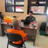 Seorang pria berusia 62 tahun asal Kecamatan Banyusari, Karawang, diamankan Satres PPA dan PPO Polres Karawang