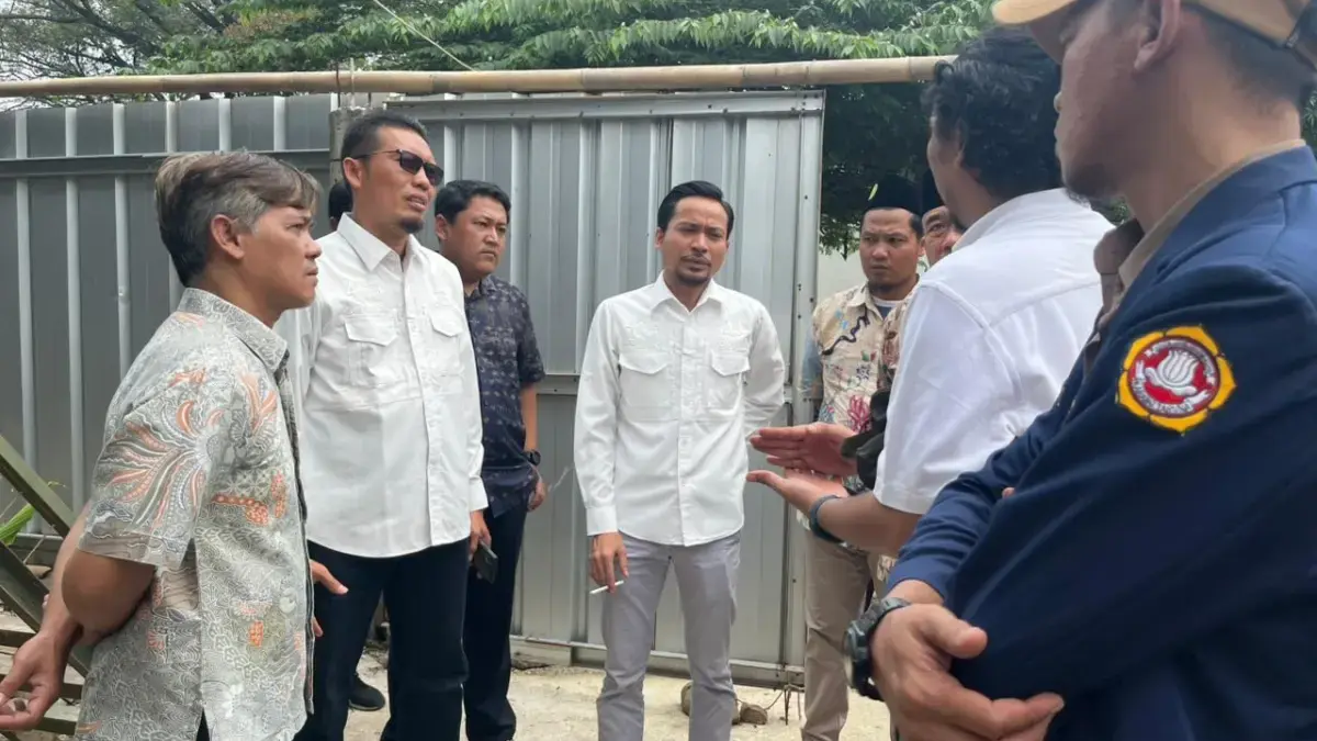 Komisi III DPRD Kabupaten Bekasi melakukan inspeksi mendadak (sidak) ke peternakan ayam petelur milik BUMDes