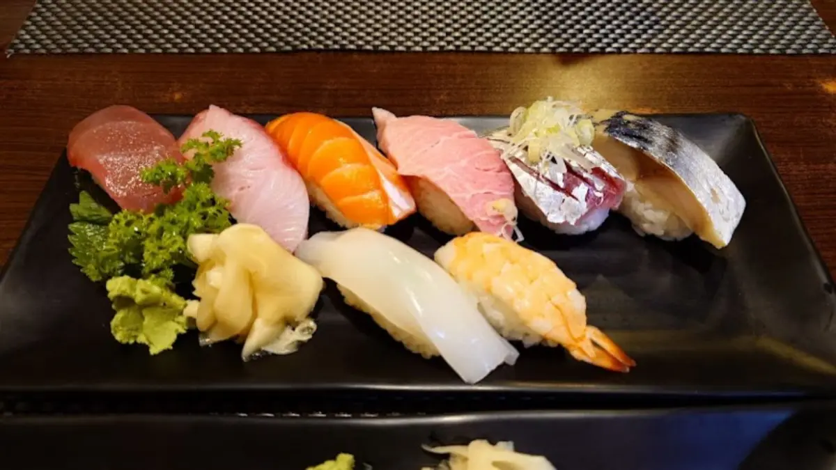 Sushi di Restoran Jepang Maguro Tei 02 Galuh Mas Karawang