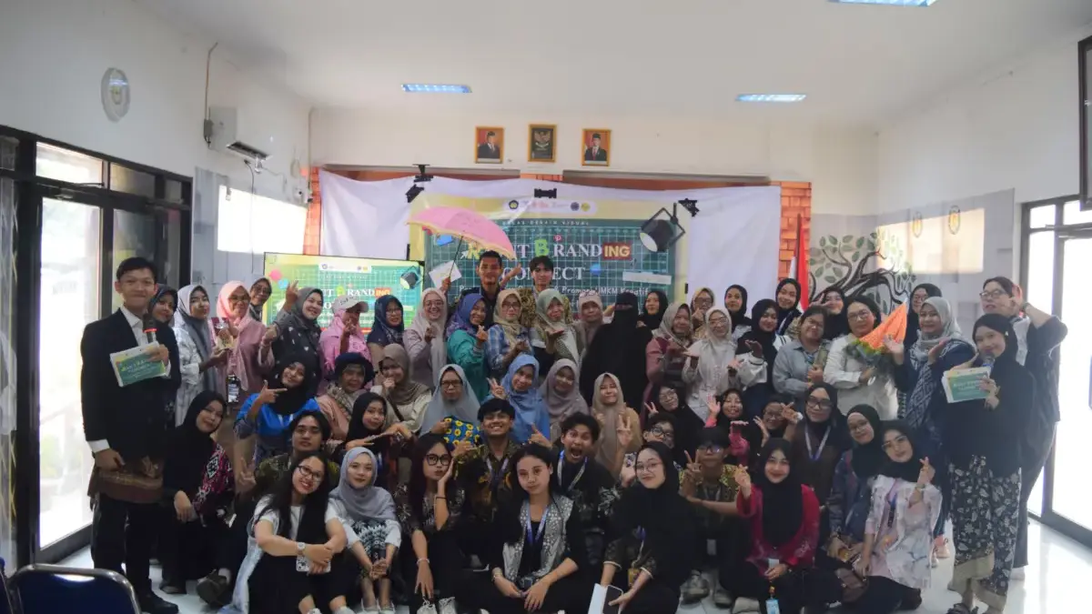 Rajut Branding Connect: Kolaborasi Mahasiswa Unsika dan Disparpora Karawang Perkuat Branding Digital UMKM Mahasiswa Program Studi Ilmu Komunikasi Universitas Singaperbangsa Karawang menggelar kegiatan Rajut Branding