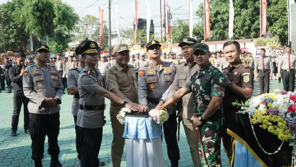 Resmi Naik Tipe, Kapolda Jabar Kukuhkan Polresta Karawang dan Sertijab Kapolresta Polres Karawang resmi menjadi Polresta Karawang