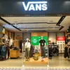 Racun Streetwear Terbaru! Mengintip Koleksi Vans Store AEON Deltamas yang Bikin Khilaf