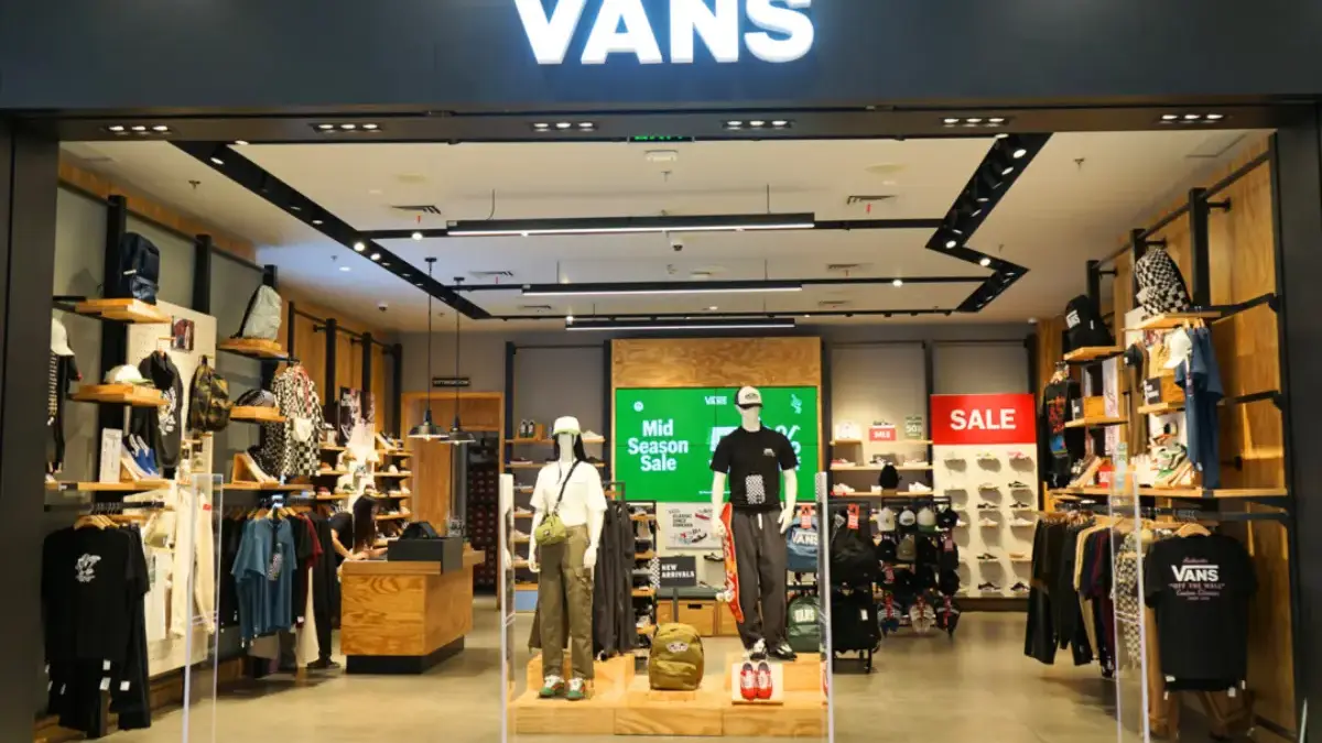 Racun Streetwear Terbaru! Mengintip Koleksi Vans Store AEON Deltamas yang Bikin Khilaf Racun Streetwear Terbaru! Mengintip Koleksi Vans Store AEON Deltamas yang Bikin Khilaf