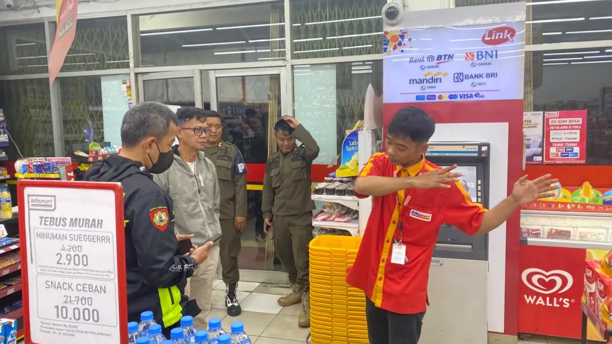 Aksi Perampokan di Gerai Alfamaret