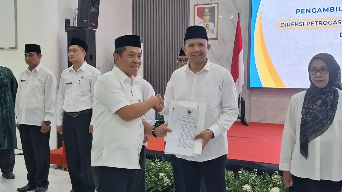 Bupati Aep Lantik Direksi PD Petrogas Periode 2026–2031, Siapkan Transformasi Menuju Perseroda Bupati Karawang Aep Syaepuloh melantik Moh Cholid Sebagai Direktyr Utama PD Petrogas Persada Karawang