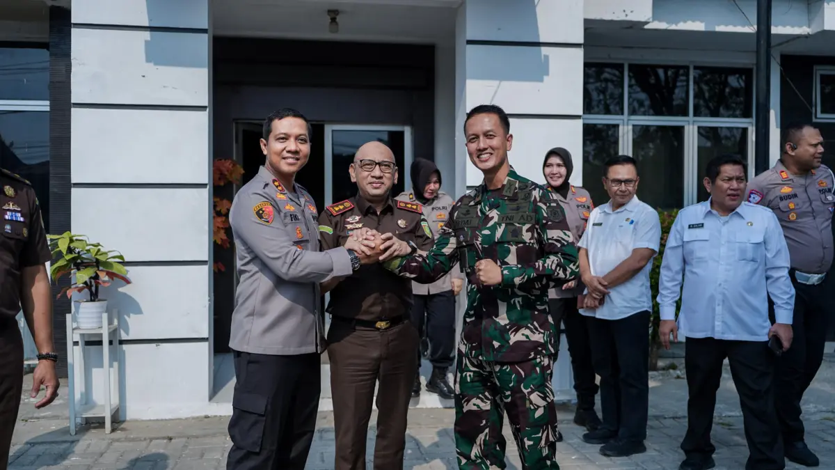 Wujudkan Karawang Aman, Kapolres Karawang Perkuat Sinergitas Bersama Kejari dan Yonif 305/Tengkorak Kapolres Karawang Perkuat Sinergitas Bersama Kejari dan Yonif 305/Tengkorak.