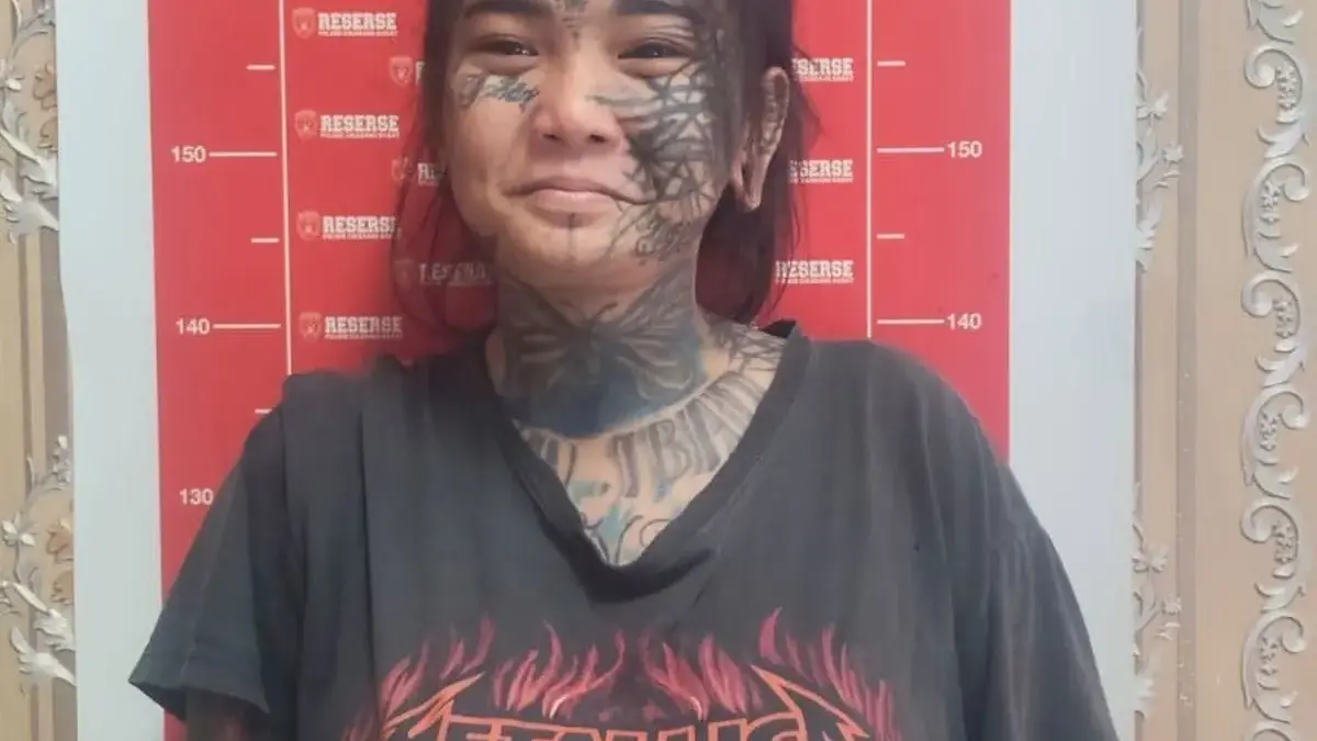 Dita Restu Amanda alias DRA atau Mondy Tatto (24)