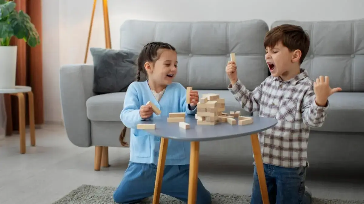 10 Kegiatan Seru di Rumah untuk Anak yang Masih Libur Sekolah, Anti Gadget dan Bikin Capek! Ilustrasi bermain bersama anak