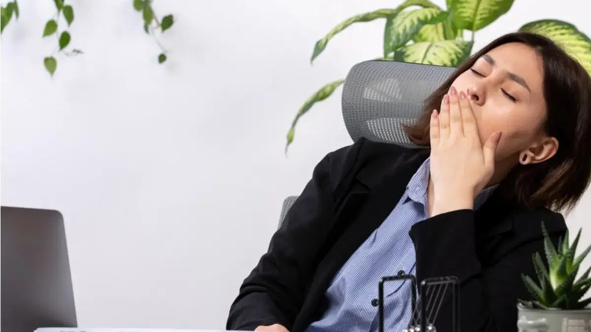 8 Cara Mengatasi Ngantuk dan Lemas di Hari Senin Agar Tetap Fokus saat Kerja di Kantor Ilustrasi lemas saat bekerja