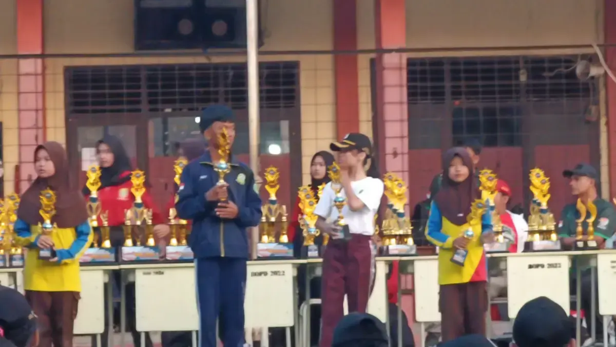 Tim Paskibra SDN Palumbonsari IV, yang dikenal dengan sebutan PALSAPAT SQUAD