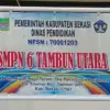 Hari pertama masuk sekolah tahun ajaran 2026/2027 di Kabupaten Bekasi diwarnai aksi protes sejumlah orang tua