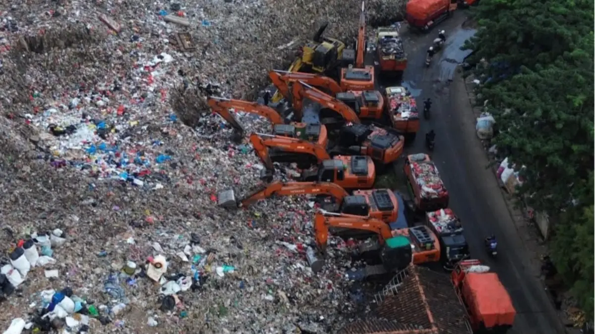 Bau Aroma Alat Berat TPA Burangkeng Kembali Tercium, Tata Kelola Anggaran DLH Kabupaten Bekasi Dipertanyakan Bau Aroma Alat Berat TPA Burangkeng Kembali Tercium, Tata Kelola Anggaran DLH Kabupaten Bekasi Dipertanyakan