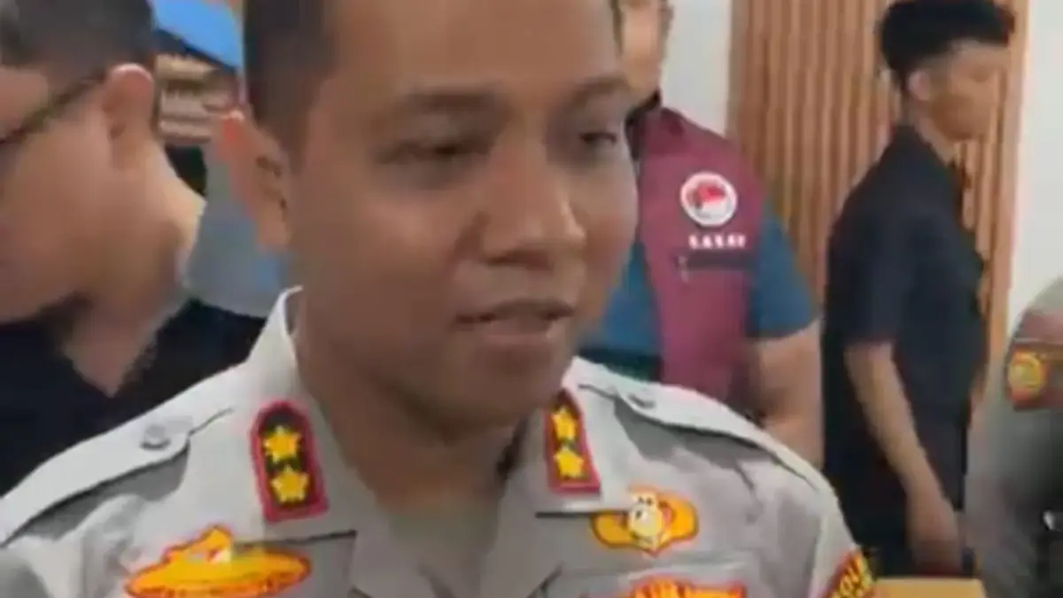 Polres Karawang Kejar Pelaku Tawuran di Klari dan Pastikan Penindakan Tegas Peredaran Miras Berlanjut Kapolres Karawang, AKBP Fiki Novian Ardiansyah