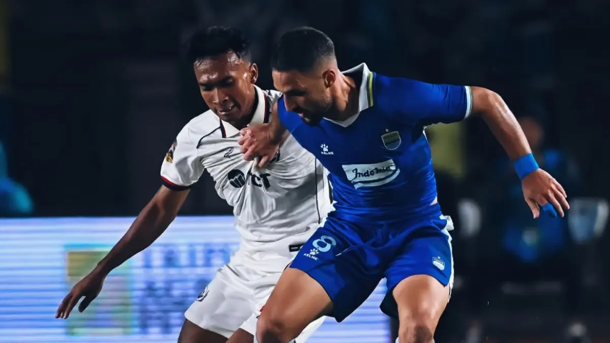 Persib Bandung akan bertemu DPMM Fc untuk mengincar tiket semifinal.