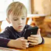 Anak Sulit Fokus Belajar karena HP? Jangan Langsung Disita, Coba 8 Cara Ini agar Belajar Lebih Efektif