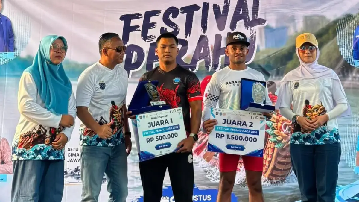 Dapat medali emas nomor SUP 200 meter dalam Festival Perahu Naga Kota Depok