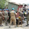 Satpol PP Karawang Angkut Kios yang Terlantar.