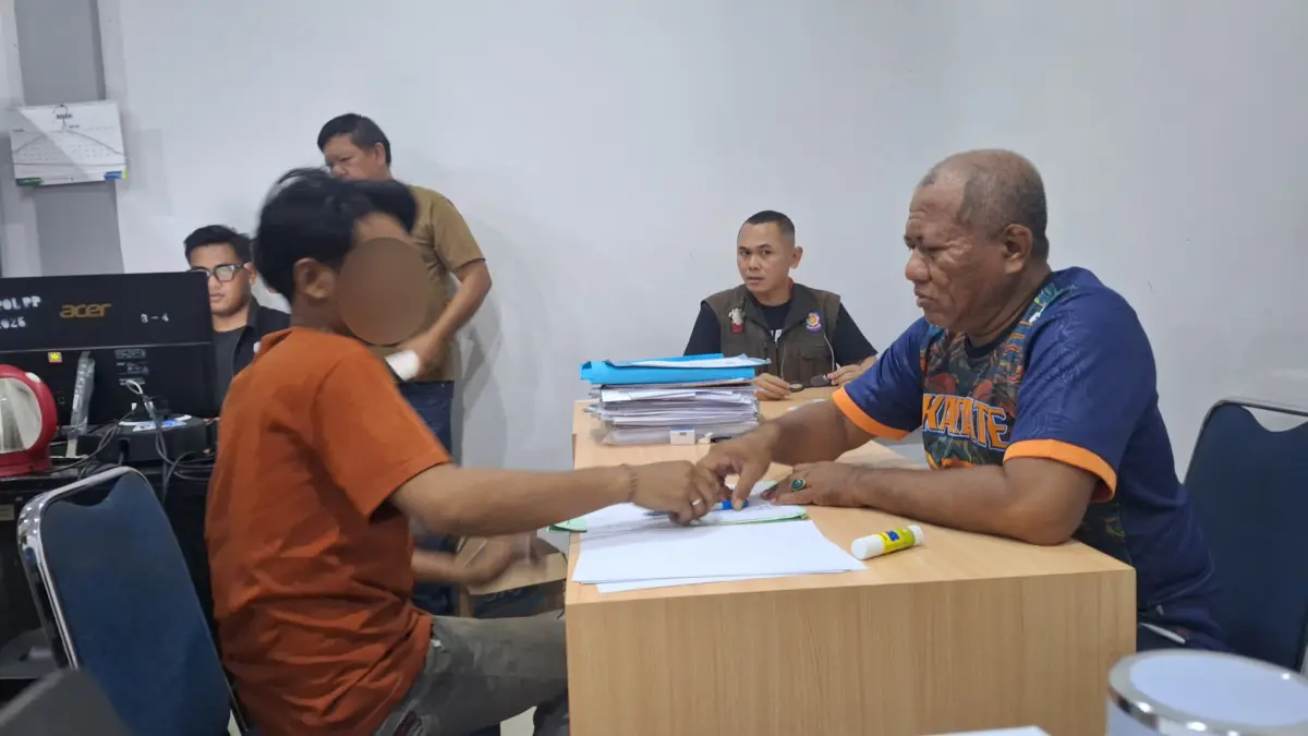 Sampah di Interchange Karawang Barat
