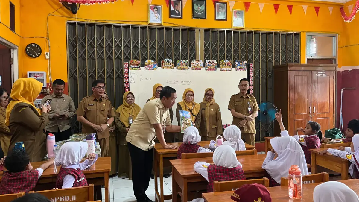 Bupati Karawang Bagikan Modul Gratis untuk SD dan SMP