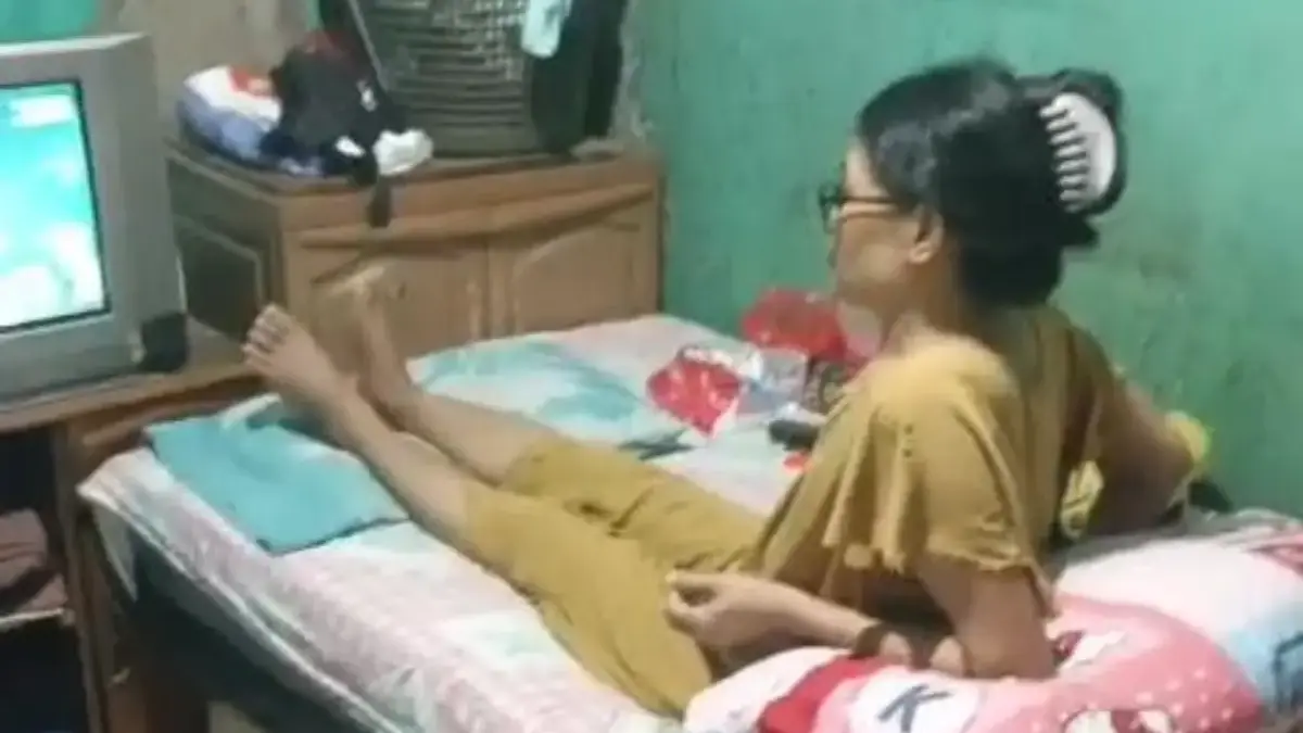 TKW Asal Karawang Pulang dari Arab Saudi dengan Kursi Roda.