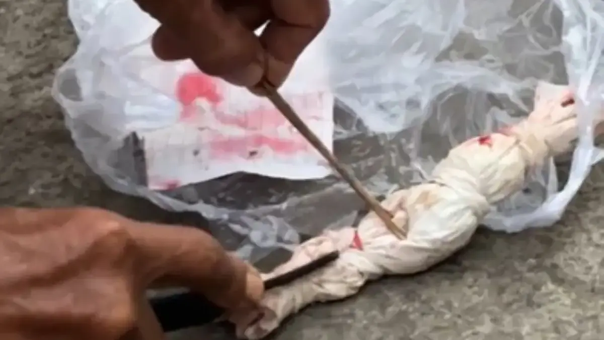 Bungkusan Mirip Pocong Gegerkan Warga Karangpatri