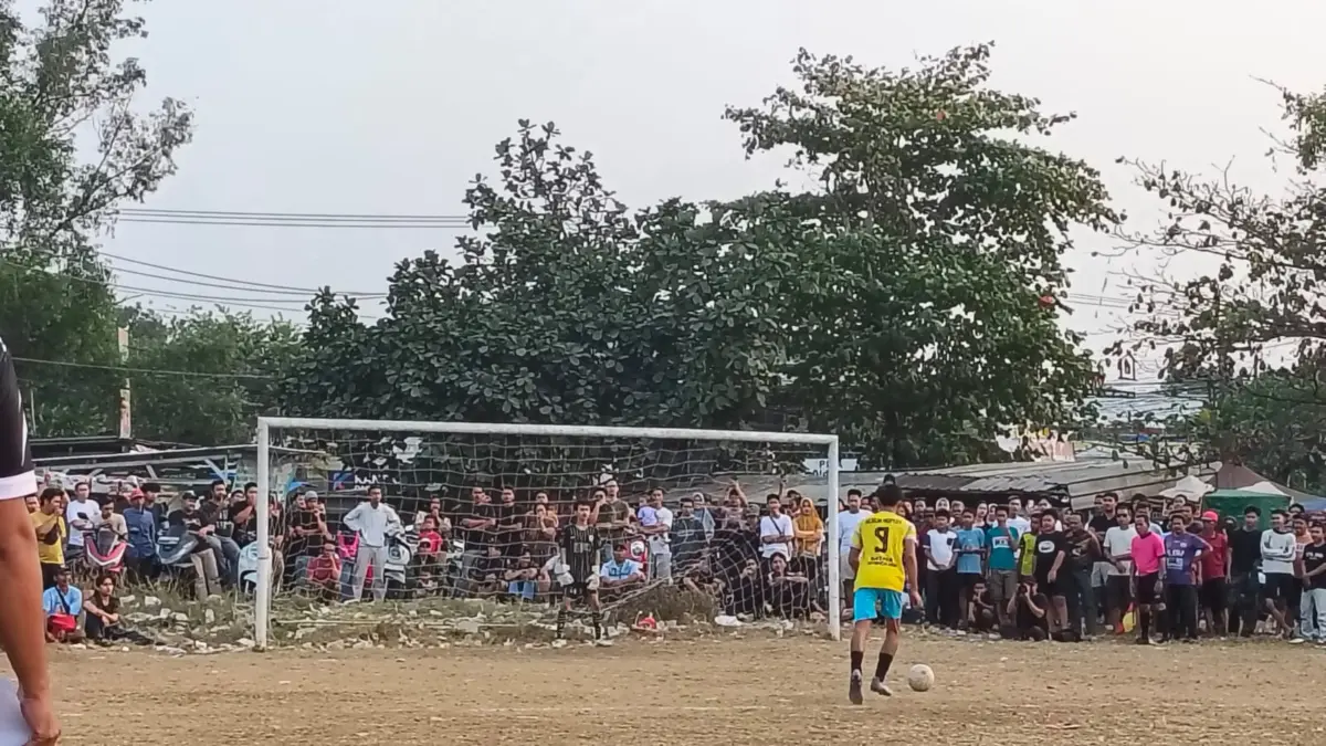 turnamen sepak bola antar Rukun Warga