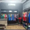Proses pembuatan jersey futsal custom menggunakan teknik sublimasi printing.