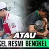 Ilustrasi mekanik melakukan servis motor matic.