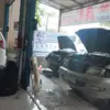 Ilustrasi pemeriksaan sistem AC mobil dan komponen mesin