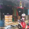 Sejumlah toko burung di kawasan Jatimulya Tambun Selatan menyediakan berbagai kebutuhan penghobi.