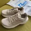 Sejumlah jasa shoes laundry di kawasan Jatimulya Tambun Selatan dan Bekasi Timur .