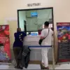 Layanan Samsat menjadi salah satu pilihan warga untuk membayar Pajak Kendaraan Bermotor.