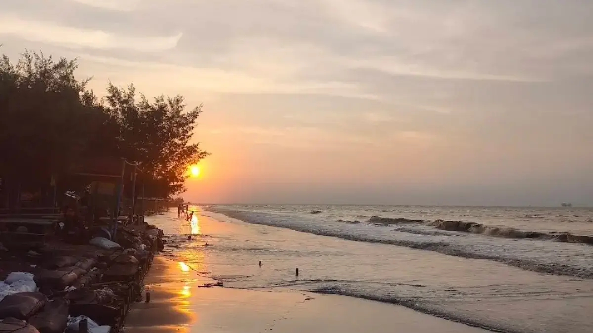 Pantai Sedari di Kecamatan Cibuaya, Karawang,