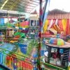 Kolam renang indoor menjadi pilihan bagi keluarga di Bekasi yang ingin berenang.