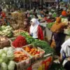 Sejumlah bahan pangan lokal seperti jagung, singkong, tahu, tempe, dan ikan dapat menjadi alternatif.