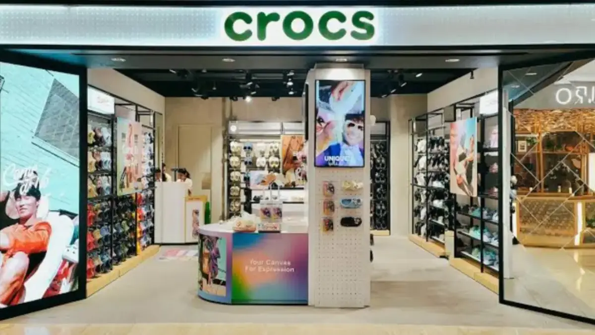 Ikon Ringan & Nyaman! Kepoin Gerai Crocs di Lippo Mall Cikarang