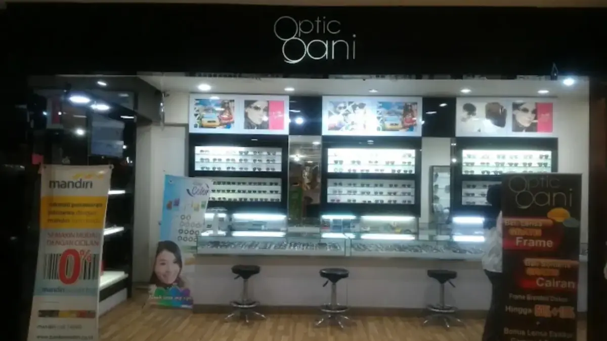 Kacamata Trendi, Lensa Presisi & Periksa Mata Akurat! Kepoin Optic Gani di Lippo Mall Cikarang