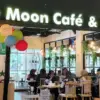 Kehangatan Olahan Kopi, Nongkrong Estetik & Camilan Lezat! Kepoin The Moon Cafe di Lippo Mall Cikarang