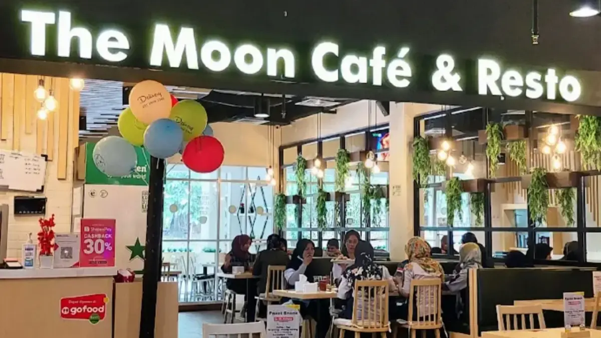 Kehangatan Olahan Kopi, Nongkrong Estetik & Camilan Lezat! Kepoin The Moon Cafe di Lippo Mall Cikarang