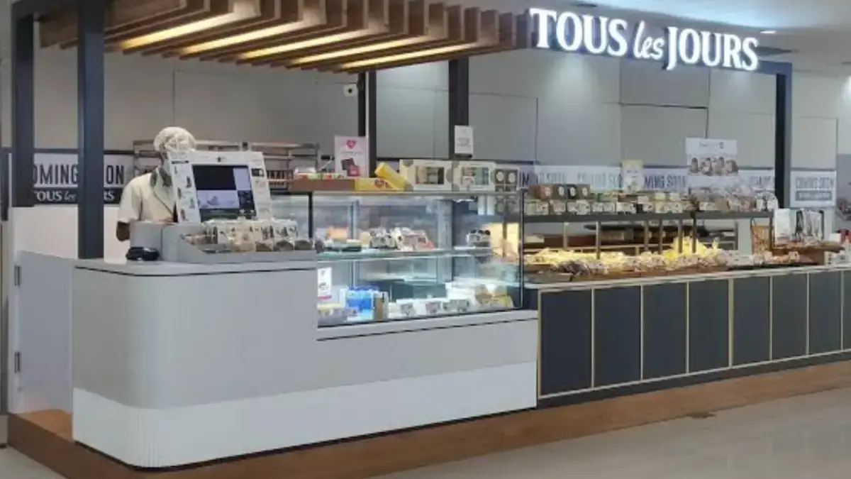Keharuman Roti Freshly Baked, Pastry Prancis & Cake Cantik! Kepoin Tous Les Jours di Lippo Mall Cikarang