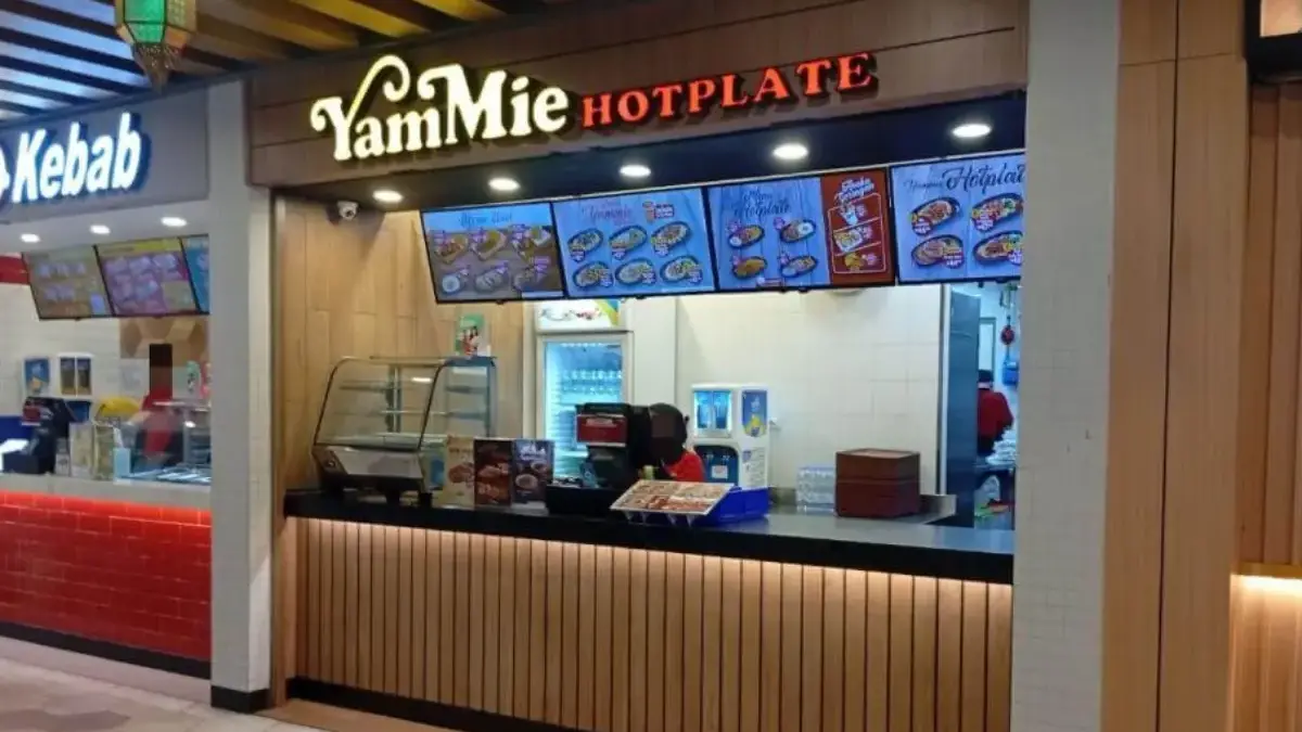 Kelezatan Mi Hotplate , Saus Gurih & Topping Daging Melimpah! Kepoin Yam Mie Hotplate di Lippo Mall Cikarang