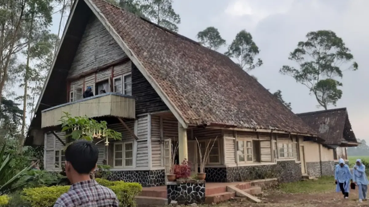 Pecinta Horor Wajib Tahu! Ini 15 Tempat Paling Angker dengan Mitos Melegenda di Jawa Barat Rumah Pengabdi Setan
