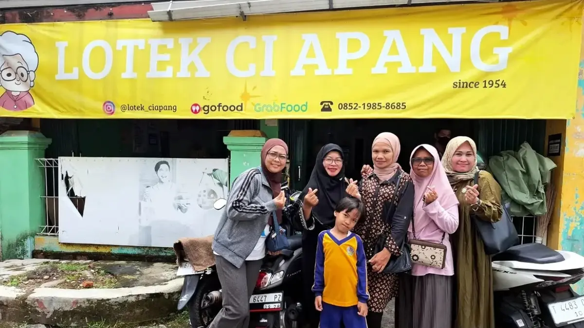 Ternyata Keluarga Presiden Pernah Makan di Lotek Legendaris Karawang yang Sudah Ada Sejak 1954 Lotek Ciapang