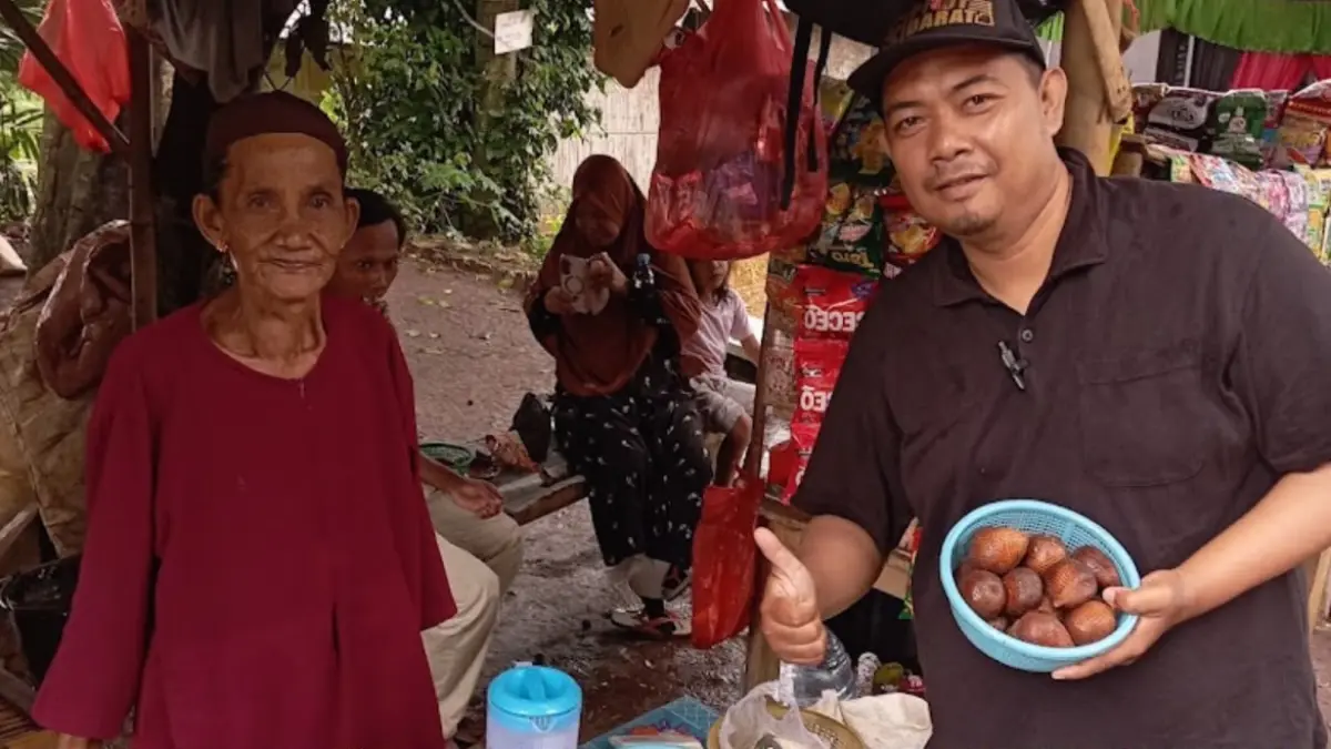 Pecinta Rujak Salak Silakan Merapat ke Kuliner Legendaris Ma Ambreh di Kertarahayu Setu